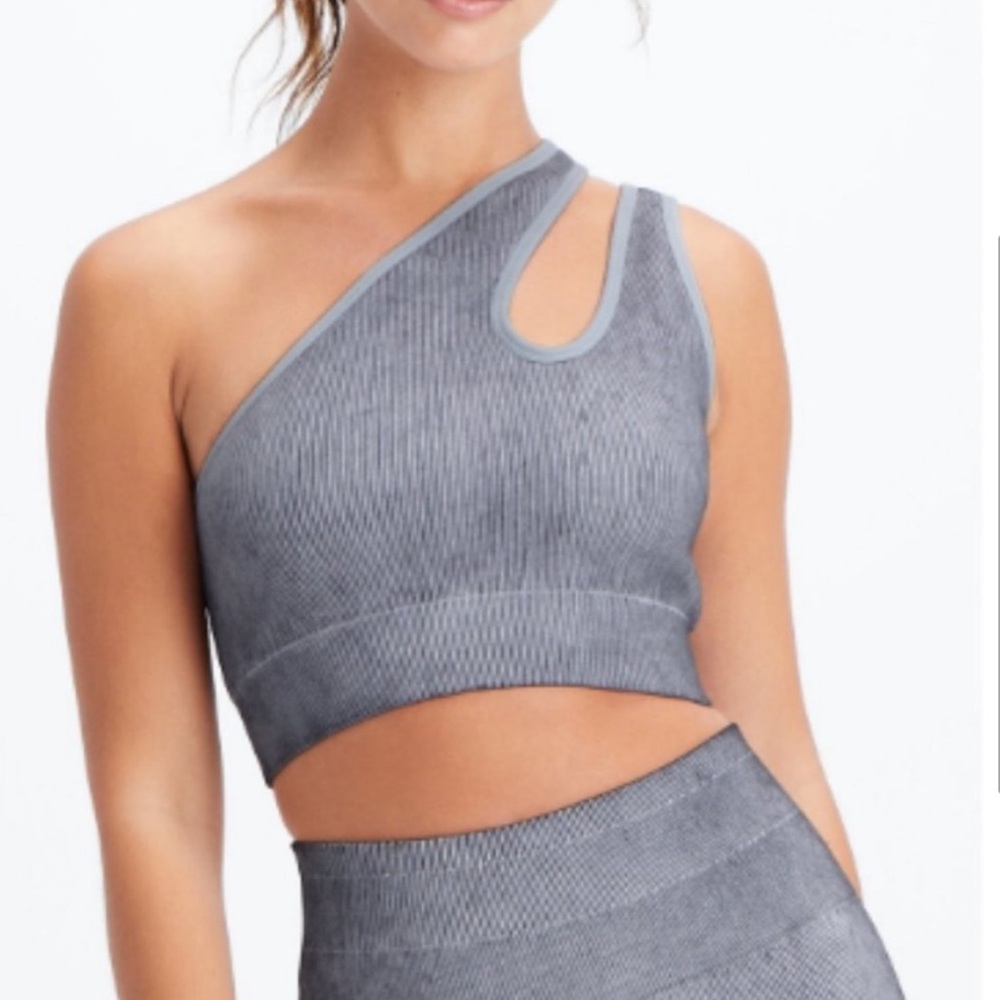 Fabletics Set Christa Asymmetric Sports Bra and Leggings Raincloud Set